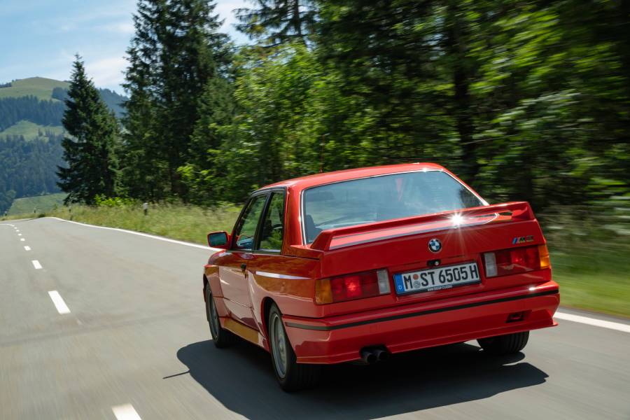BMW celebra 40 anos do sedã esportivo M3