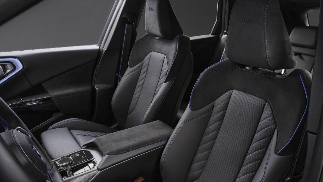bancos do BMW X3 M50 xDrive com pacote Black