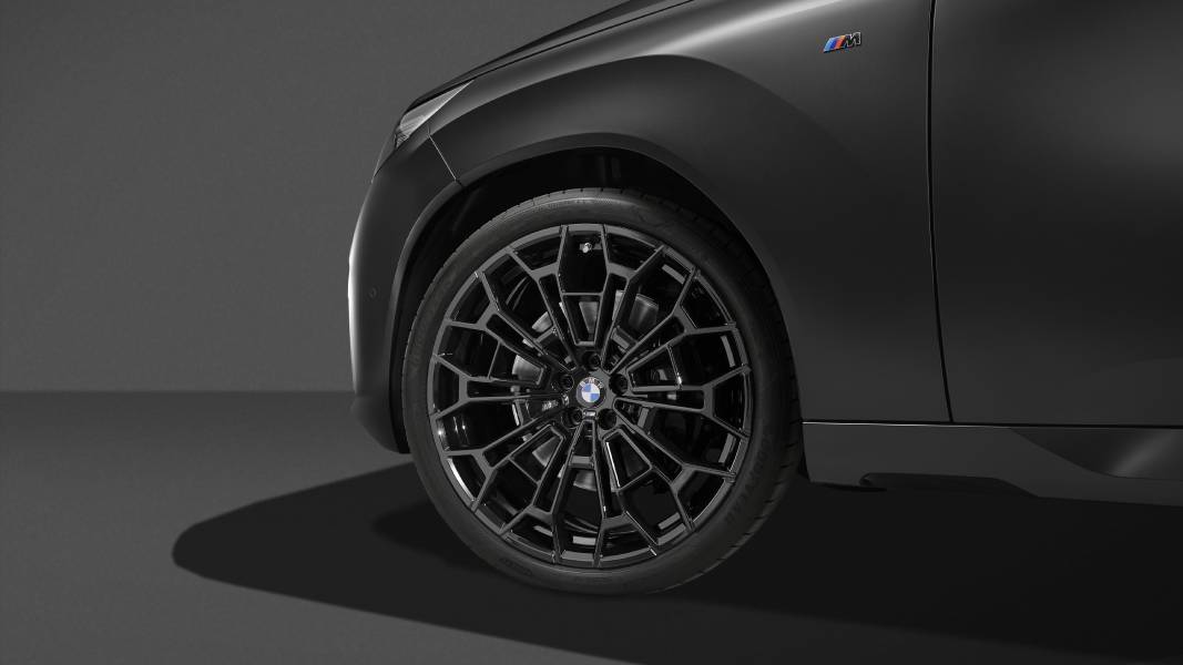 Roda do BMW X3 M50 xDrive com pacote Black