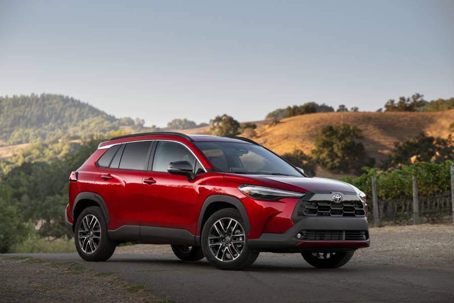 Toyota Corolla Cross XLE vermelho visto de frente