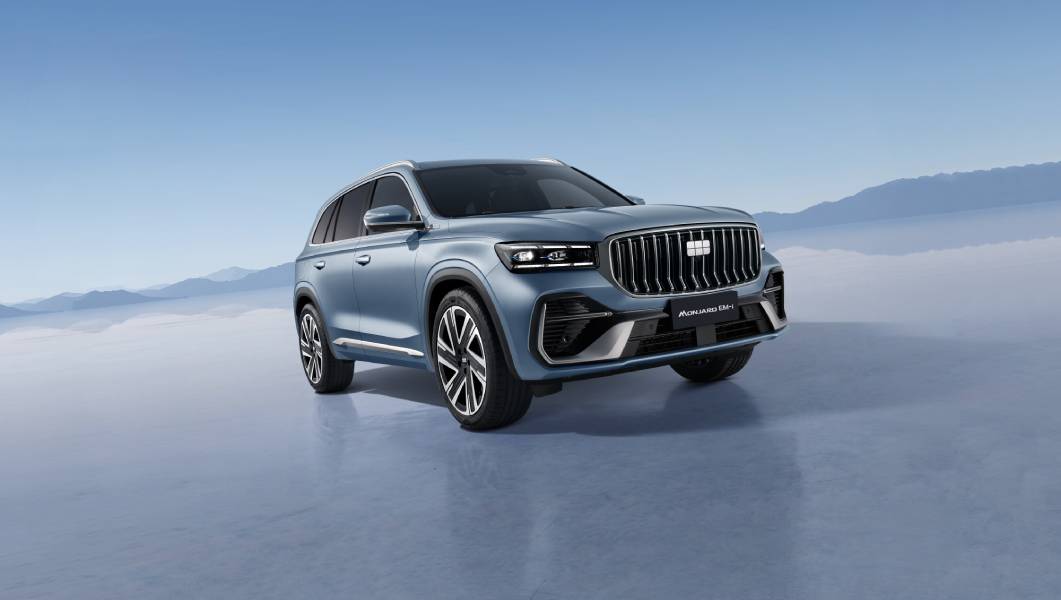 Geely Monjaro EM-i azulado visto de frente