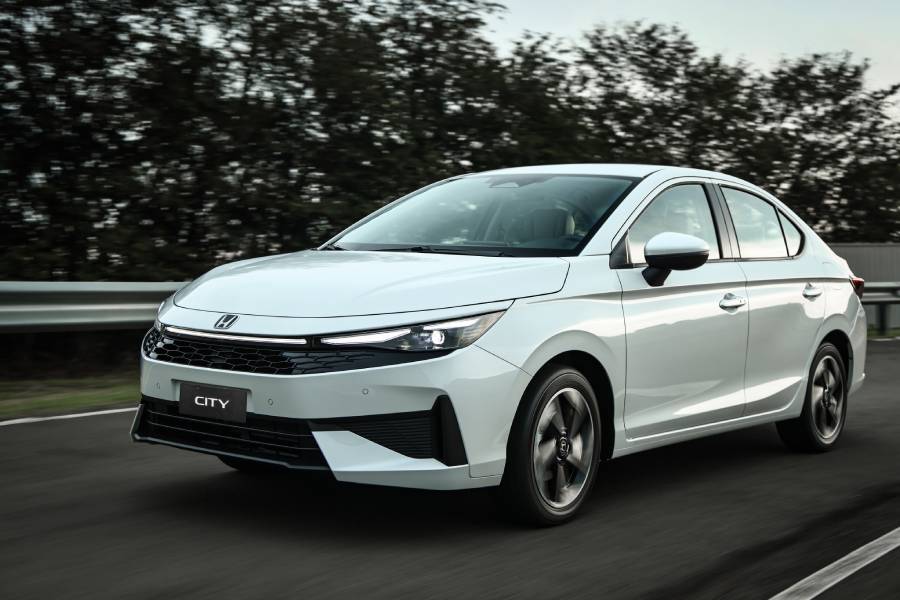 Honda City sedã Touring 2027 branco visto de frente