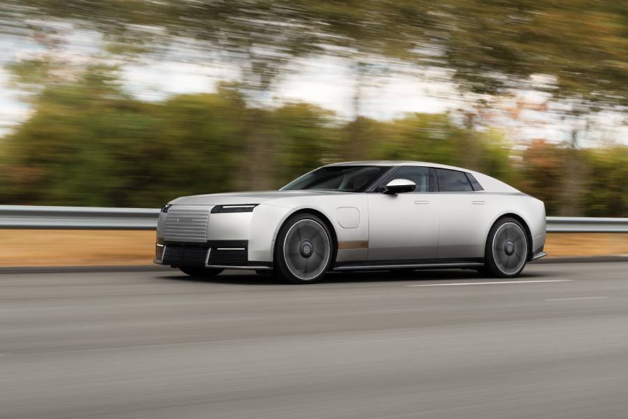 Novo Jaguar Type 01 prata visto de frente