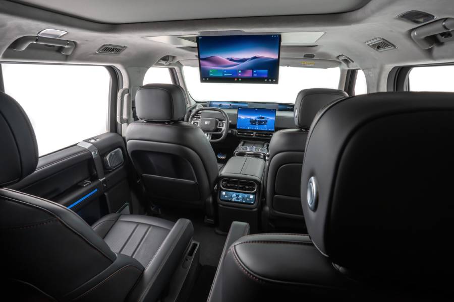 cabine com telas ligadas do Jetour G700