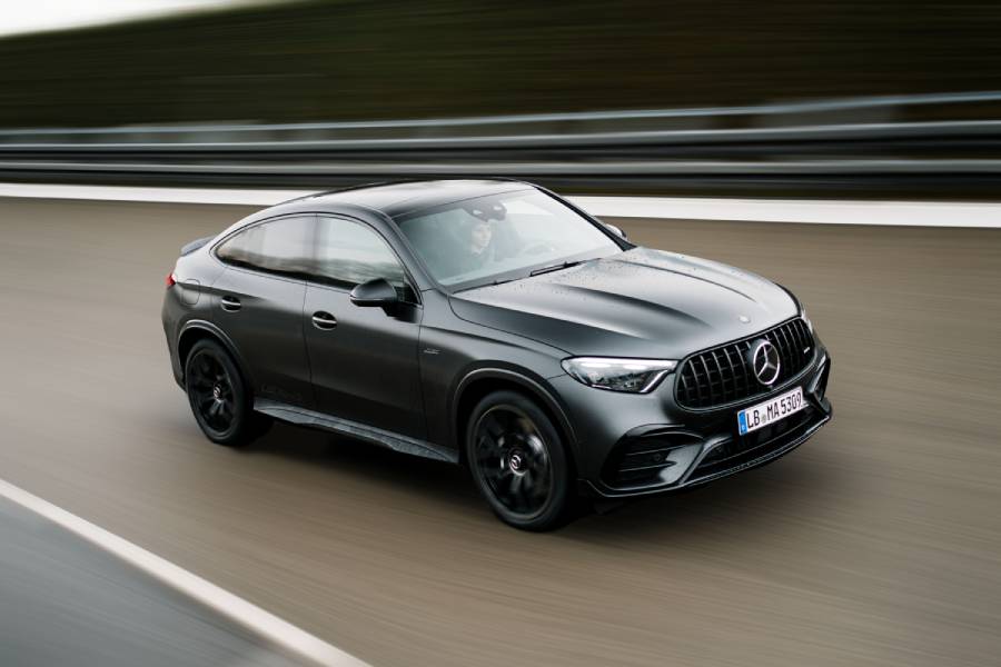 Mercedes-AMG GLC 53 4MATIC+ Coupé cinza visto de lado