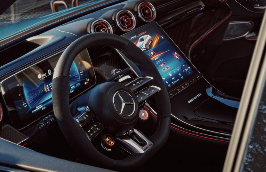 painel com telas ligadas dos Mercedes-AMG GLC 53 4MATIC+