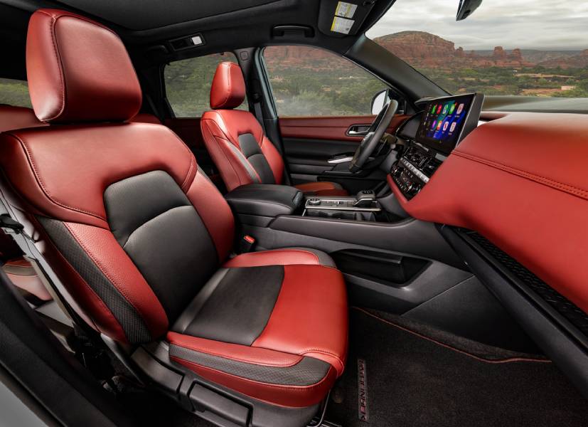 cabine do Nissan Pathfinder Special Edition